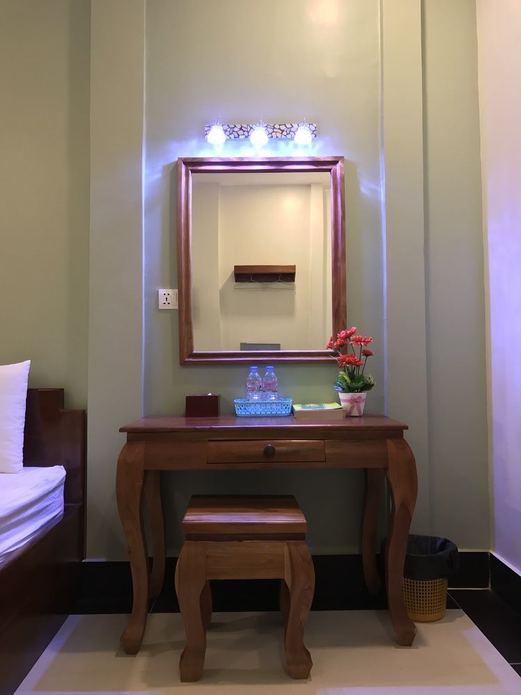 Ny Ka Smy Hotel Phnom Penh Eksteriør bilde